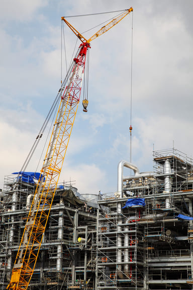 crane lifting beams into place in a new plant construction
